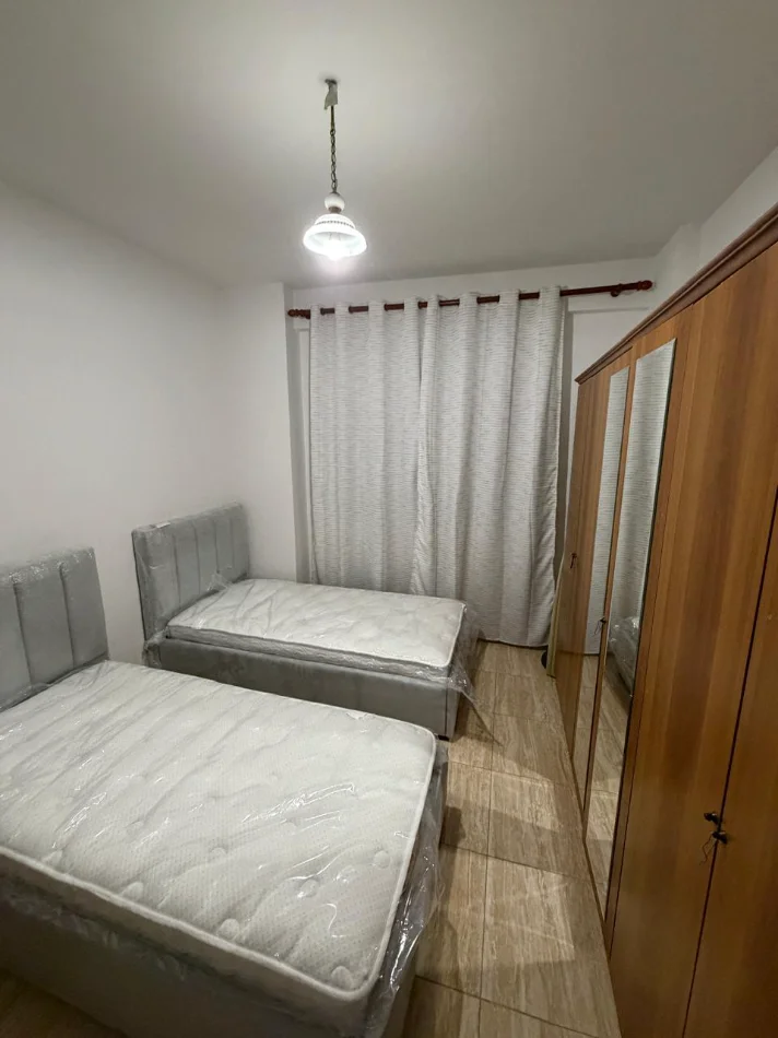 Tirane, jepet me qera apartament 2+1 Kati 5, 110 m² 500 € 