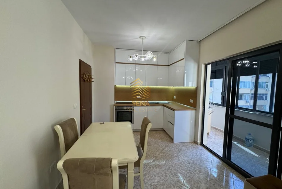 Tirane, jepet me qera apartament 1+1+Ballkon Kati 6, 75 m² 600 € (21 Dhjetori)