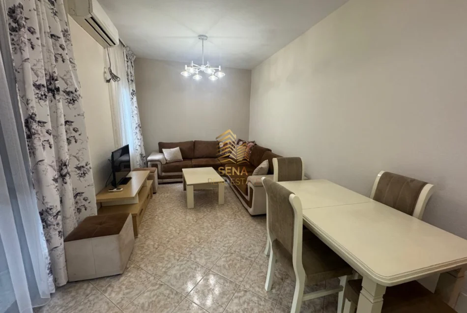 Tirane, jepet me qera apartament 1+1+Ballkon Kati 6, 75 m² 600 € (21 Dhjetori)