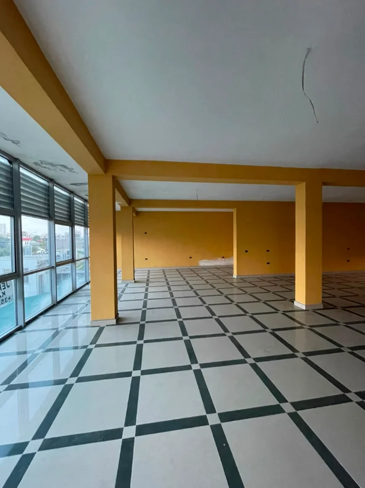 Durres, jepet me qera ambjent biznesi Kati 1, 150 m² 700 € (Shkozet)