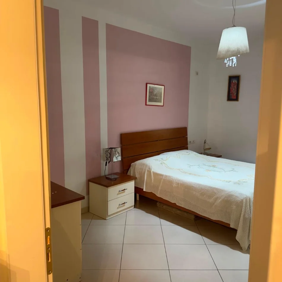 Tirane, jepet me qera apartament 1+1 Kati 2, 74 m² 380 € (SOKRAT MIHO)