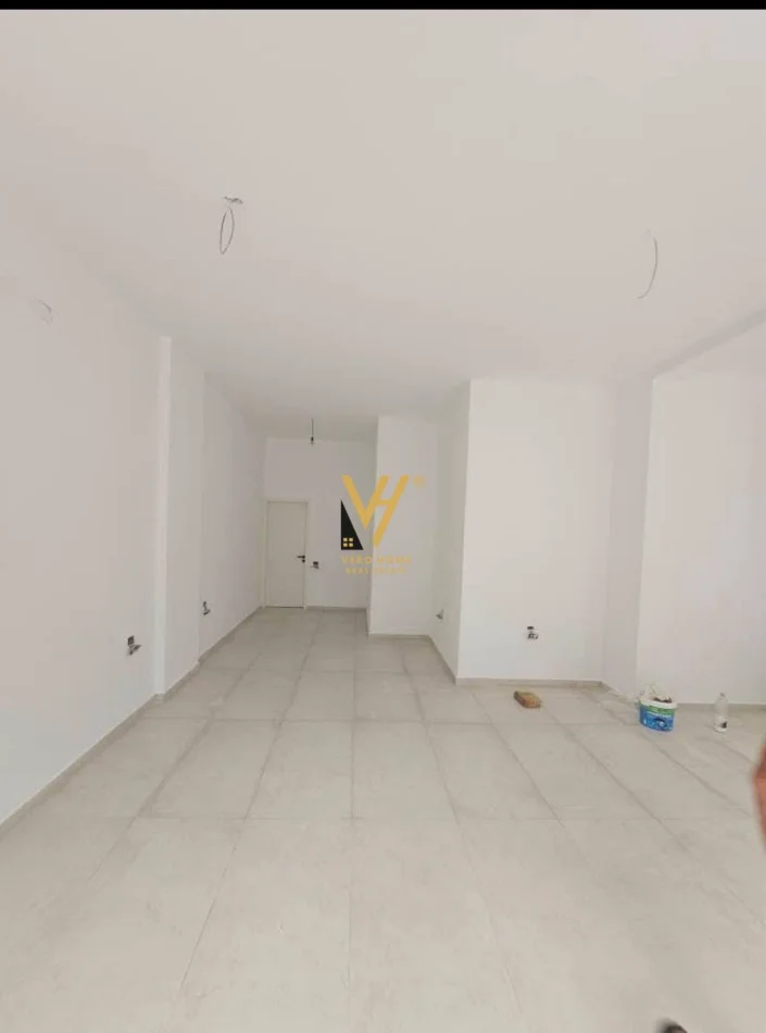 Tirane, jepet me qera ambjent biznesi Kati 0, 60 m² 520 € (DON BOSKO)