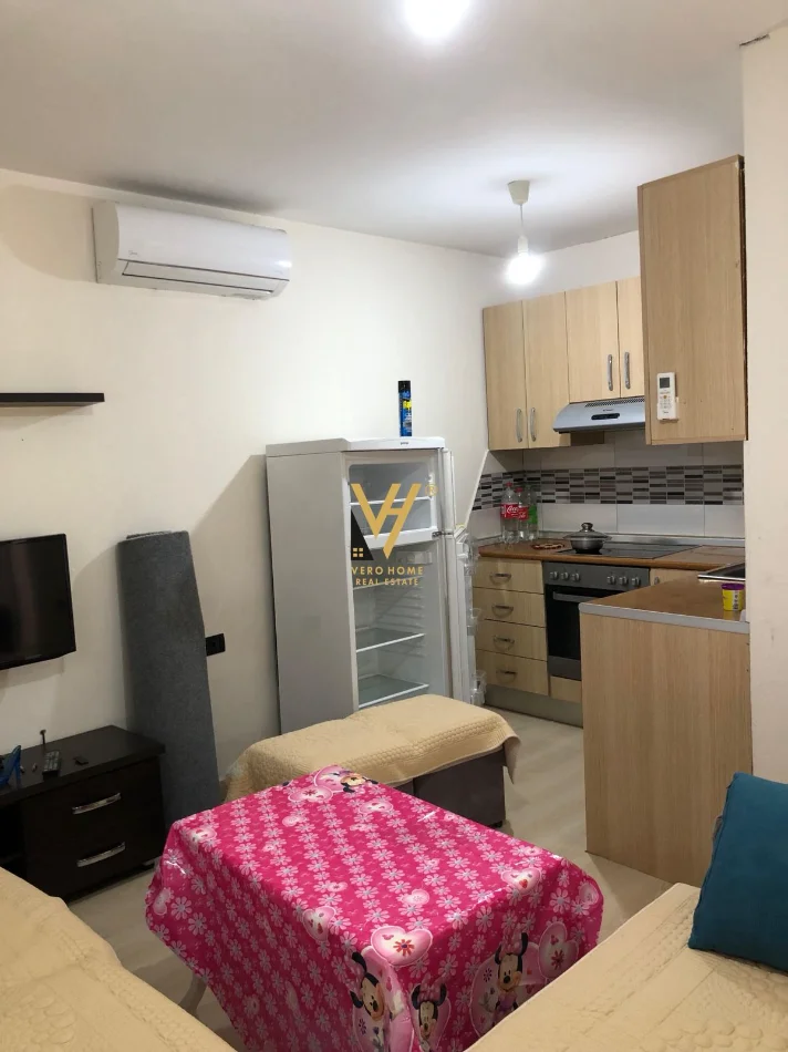 Tirane, shitet shtepi 2+1 Kati 1, 274 m² 106.000 € (MEZEZ)