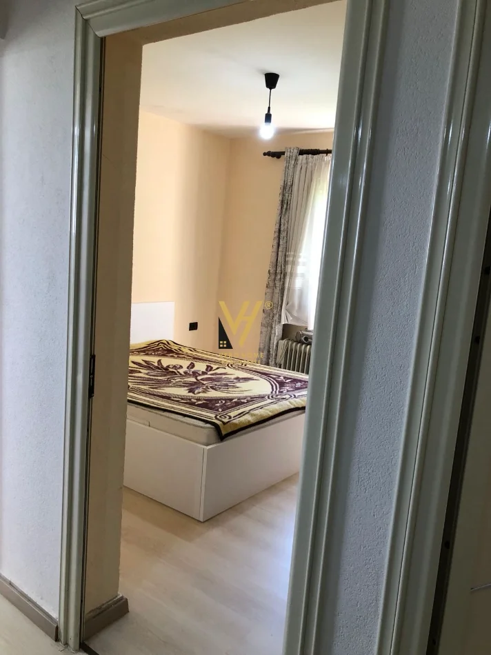 Tirane, shitet shtepi 2+1 Kati 1, 274 m² 106.000 € (MEZEZ)