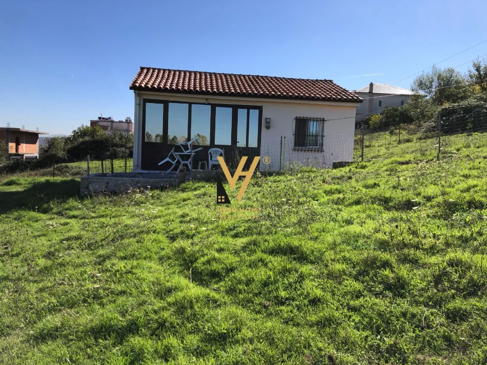Tirane, shitet shtepi 2+1 Kati 1, 274 m² 106.000 € (MEZEZ)