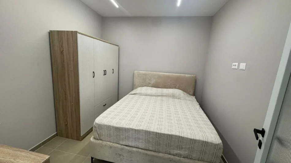 Tirane, jepet me qera apartament 1+1 Kati 2, 600 € 