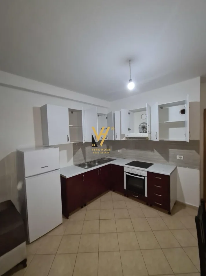 Tirane, jepet me qera apartament 1+1+Ballkon Kati 6, 55 m² 470 € (ASTIR)