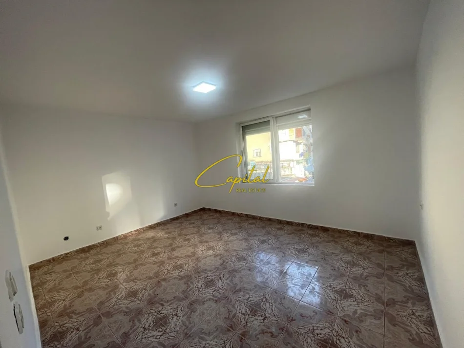 Tirane, jepet me qera apartament 2+1 Kati 3, 73 m² 500 € (RRUGA FERIT XHAJKO)