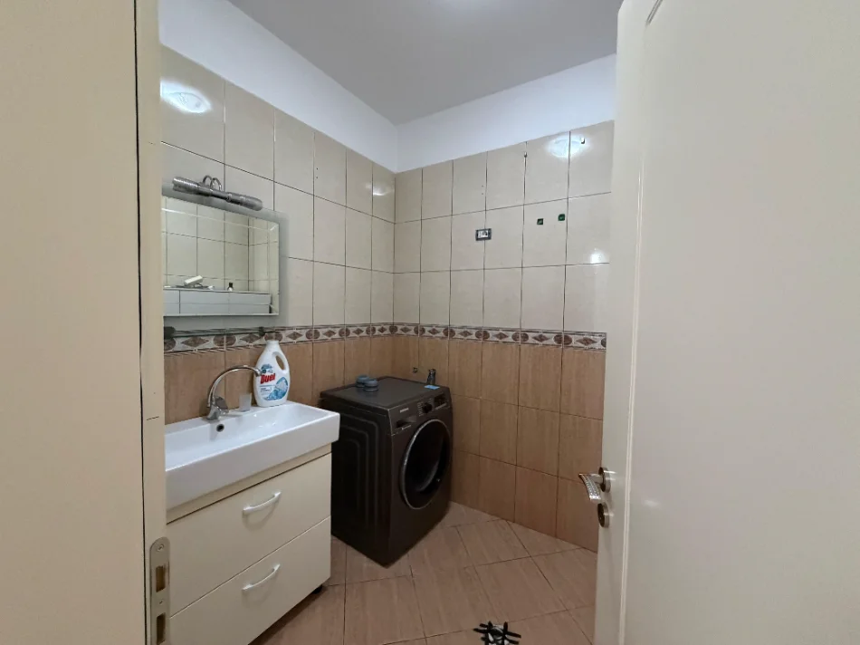 Tirane, shitet apartament 2+1 Kati 8, 119 m² 209.000 € (ali visha)