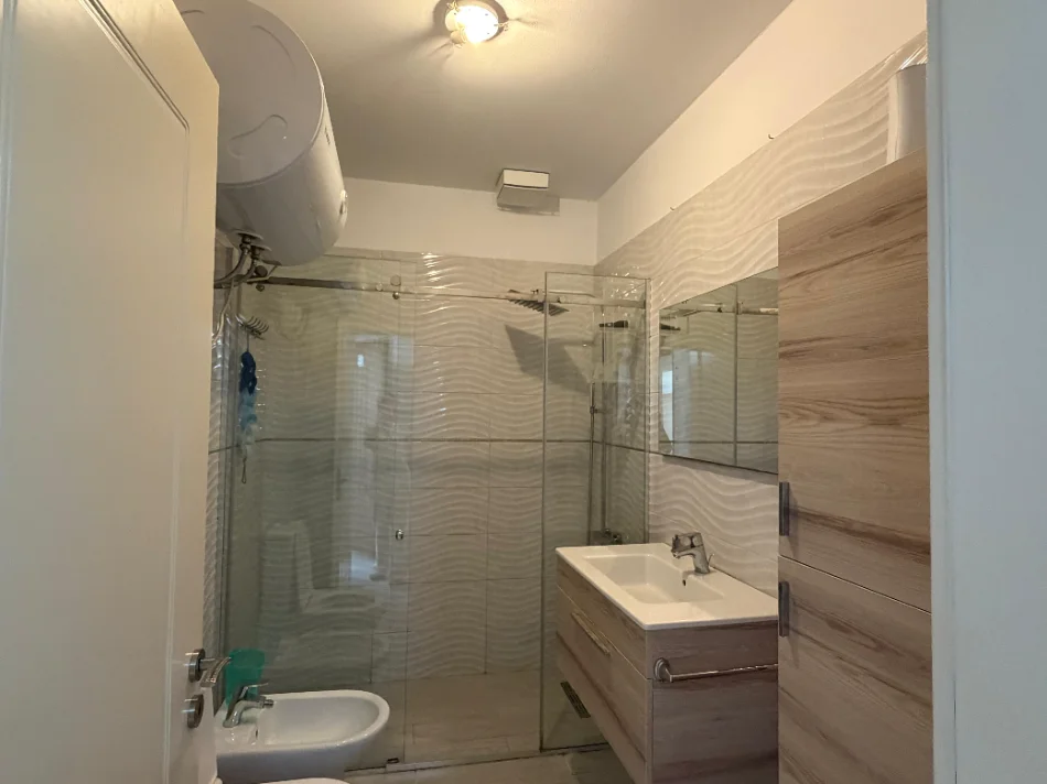 Tirane, shitet apartament 2+1 Kati 8, 119 m² 209.000 € (ali visha)