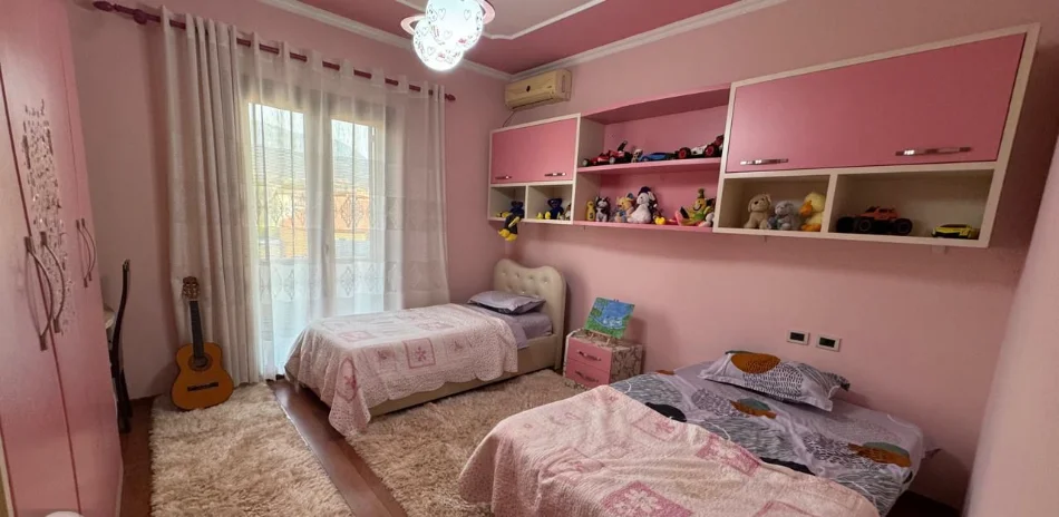 Tirane, jepet me qera apartament 2+1 Kati 3, 145 m² 500 € (ALLIAS)
