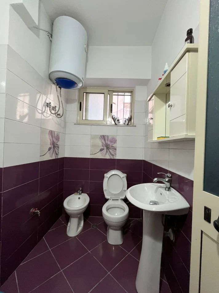 Durres, jepet me qera apartament 2+1 Kati 1, 530 € (hyrja e Durresit)