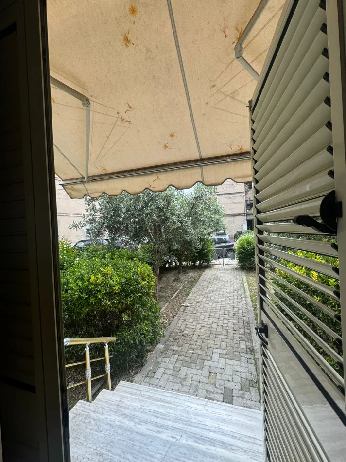 Durres, jepet me qera apartament 2+1 Kati 1, 530 € (hyrja e Durresit)