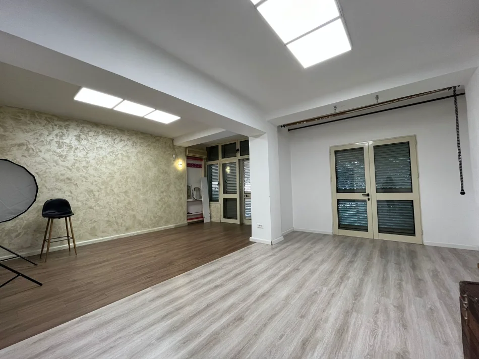 Durres, jepet me qera apartament 2+1 Kati 1, 530 € (hyrja e Durresit)
