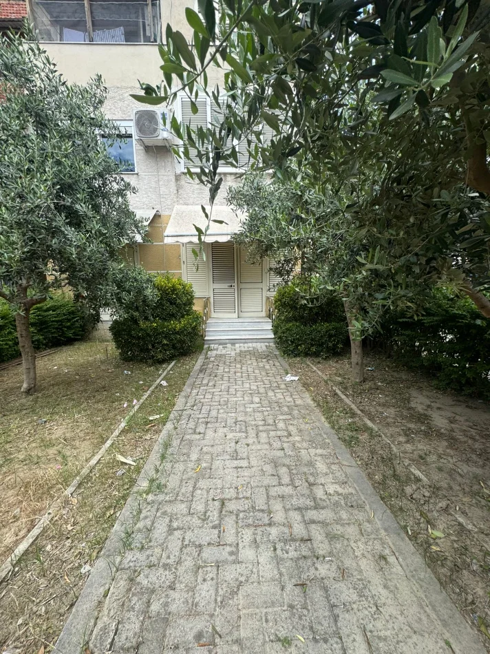 Durres, jepet me qera apartament 2+1 Kati 1, 530 € (hyrja e Durresit)