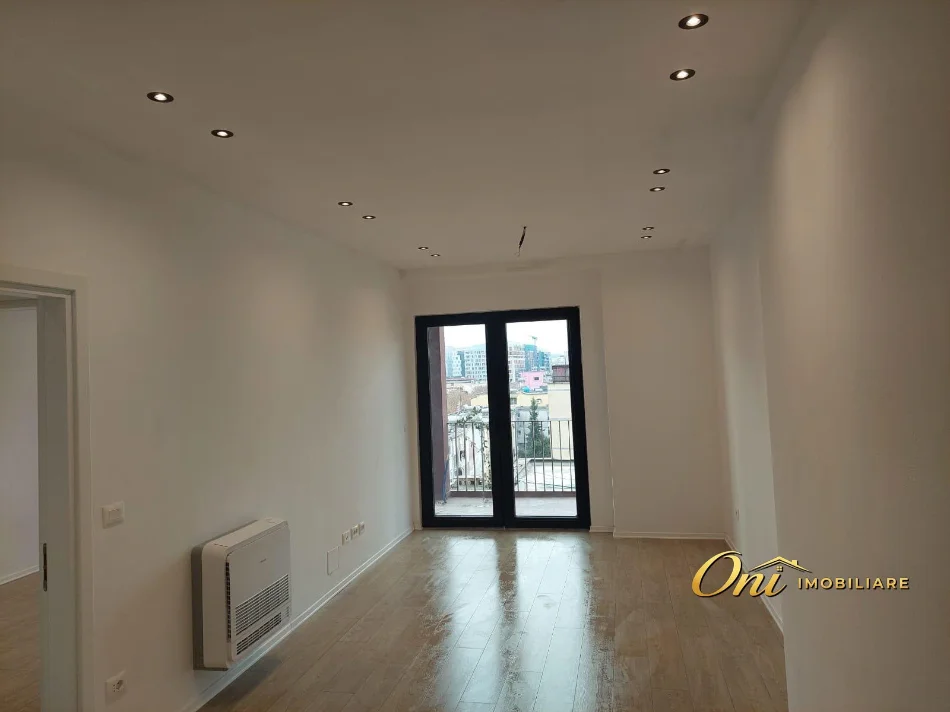 Tirane, jepet me qera zyre Kati 4, 65 m² 650 € (RRUGA E KAVAJES)