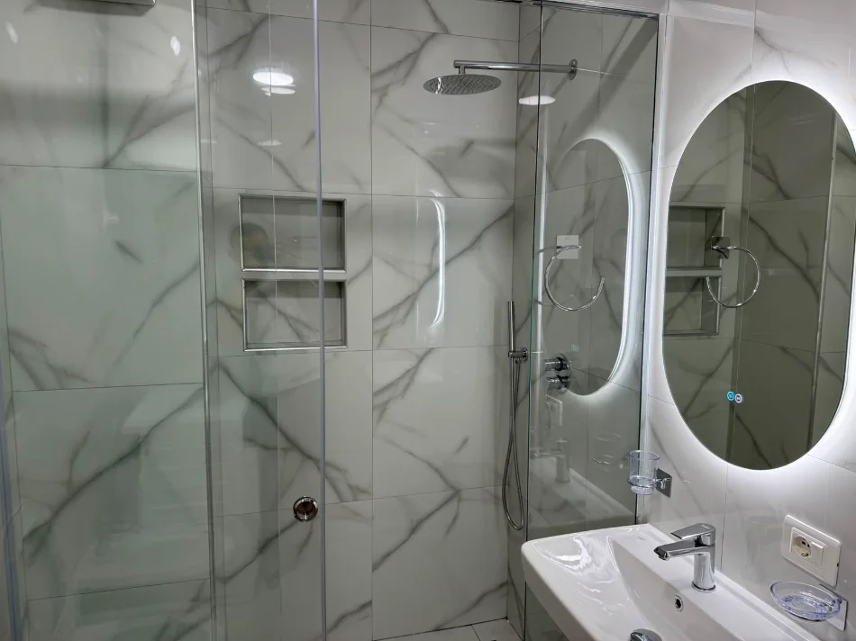 Tirane, jepet me qera apartament 1+1 Kati 4, 60 m² 400 € (shkoze)