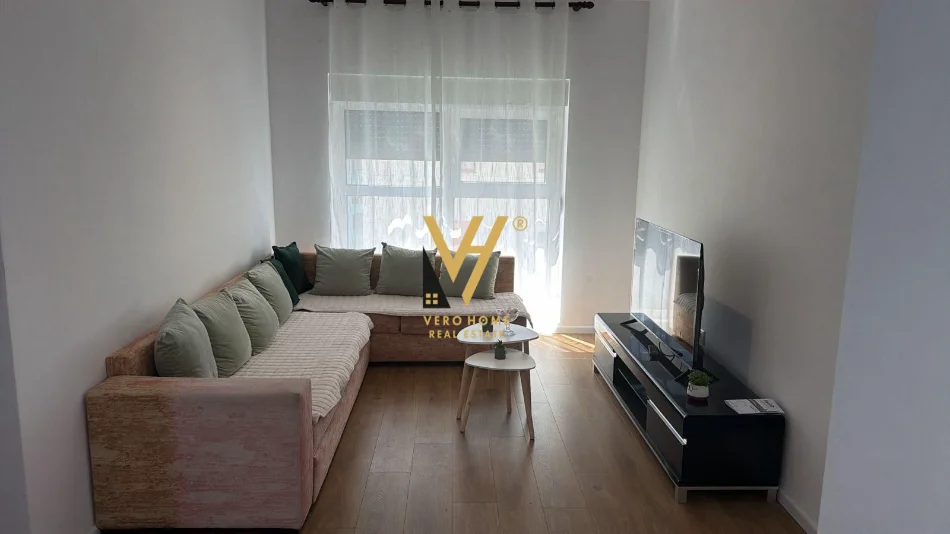 Tirane, jepet me qera apartament 2+1+Ballkon Kati 7, 96 m² 520 € (ALI DEMI)