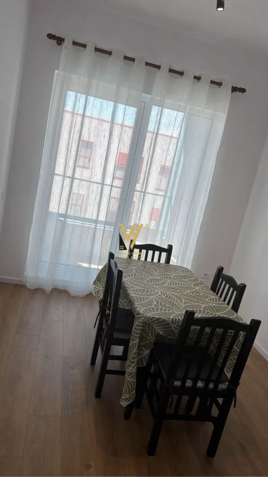 Tirane, jepet me qera apartament 2+1+Ballkon Kati 7, 96 m² 520 € (ALI DEMI)