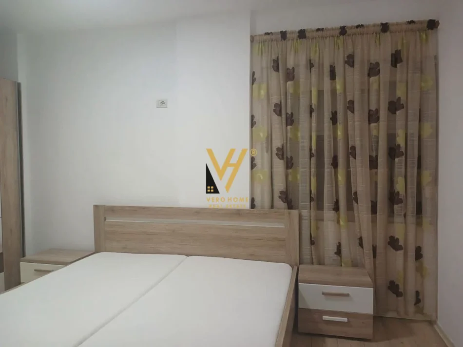 Tirane, jepet me qera apartament 2+1+Ballkon Kati 8, 90 m² 570 € (FRESKU)