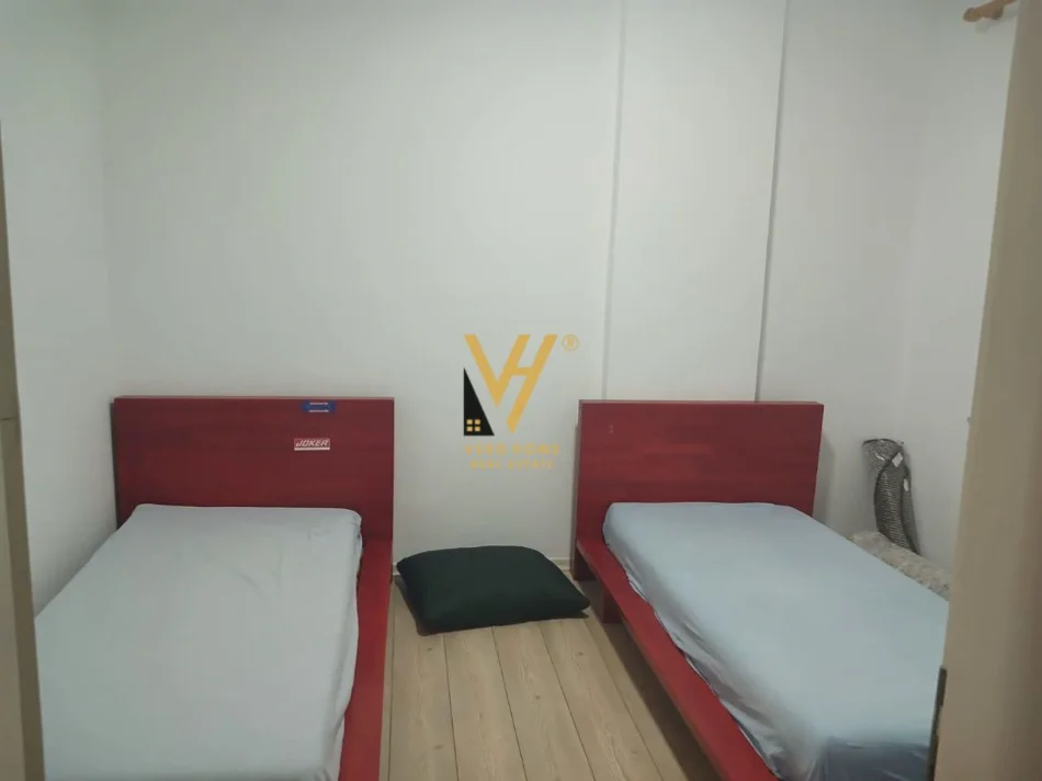 Tirane, jepet me qera apartament 2+1+Ballkon Kati 8, 90 m² 570 € (FRESKU)