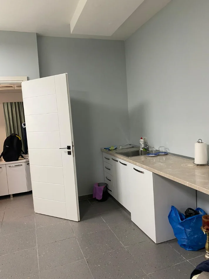 Tirane, jepet me qera garsonier 1+1 Kati 2, 35 m² 450 € (RRUGA E KAVAJES)