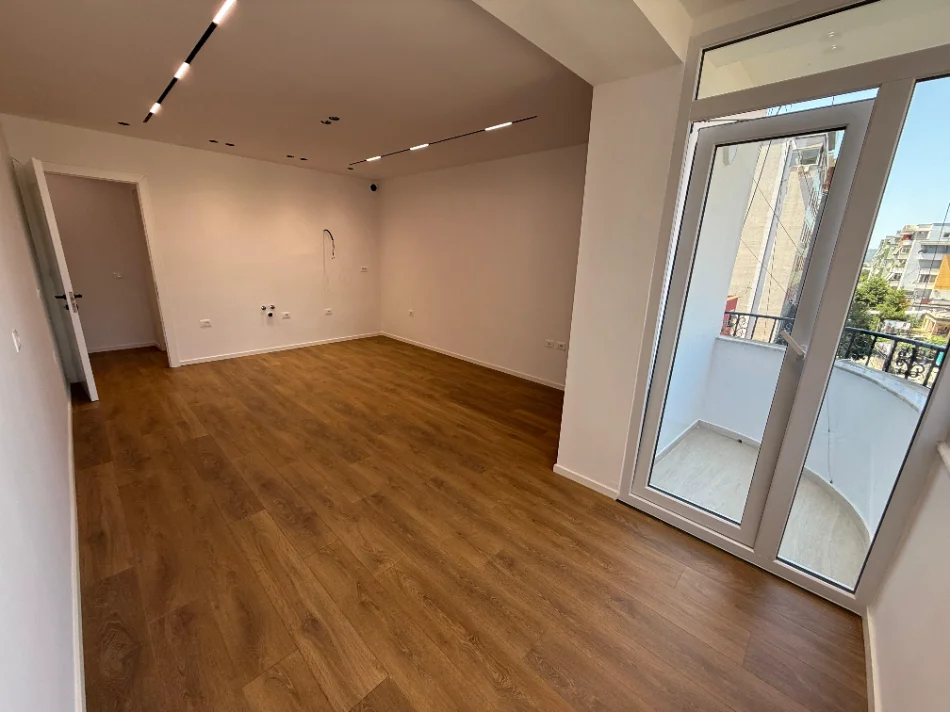 Tirane, shitet apartament 1+1 Kati 4, 60 m² 155.000 € (21 dhjetori)