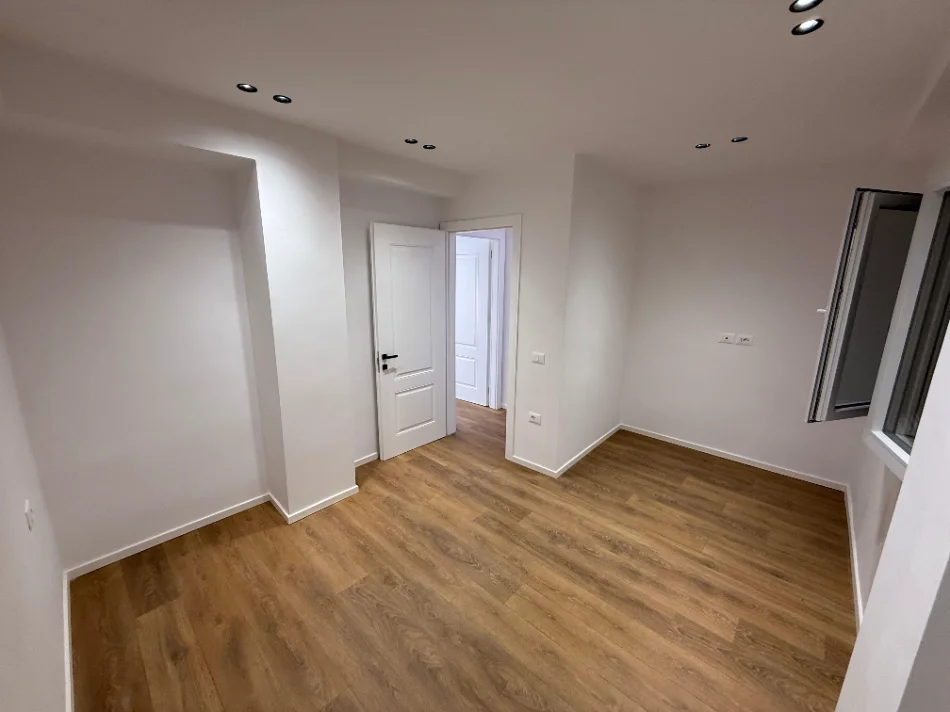 Tirane, shitet apartament 1+1 Kati 4, 60 m² 155.000 € (21 dhjetori)