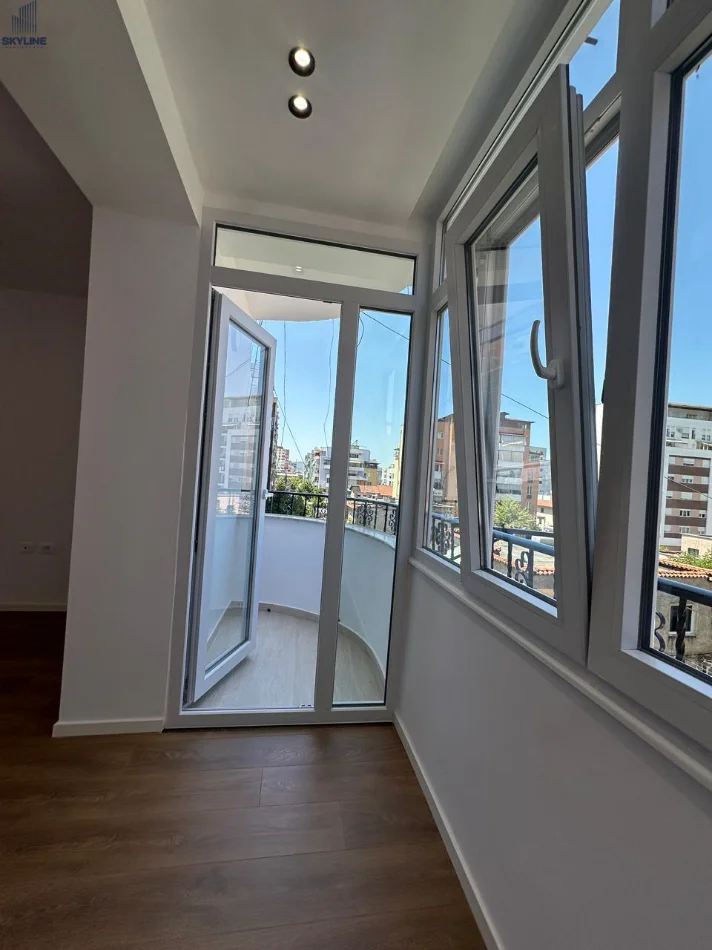 Tirane, shitet apartament 1+1 Kati 4, 60 m² 155.000 € (21 Dhjetor)