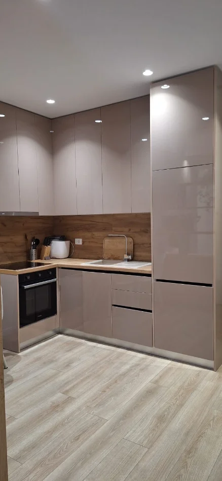 Tirane, jepet me qera garsonier 1+1 Kati 1, 41 m² 400 € (SELITE)