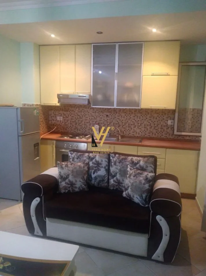 Tirane, jepet me qera apartament 1+1+Ballkon Kati 3, 74 m² 470 € (ISH PARKU)