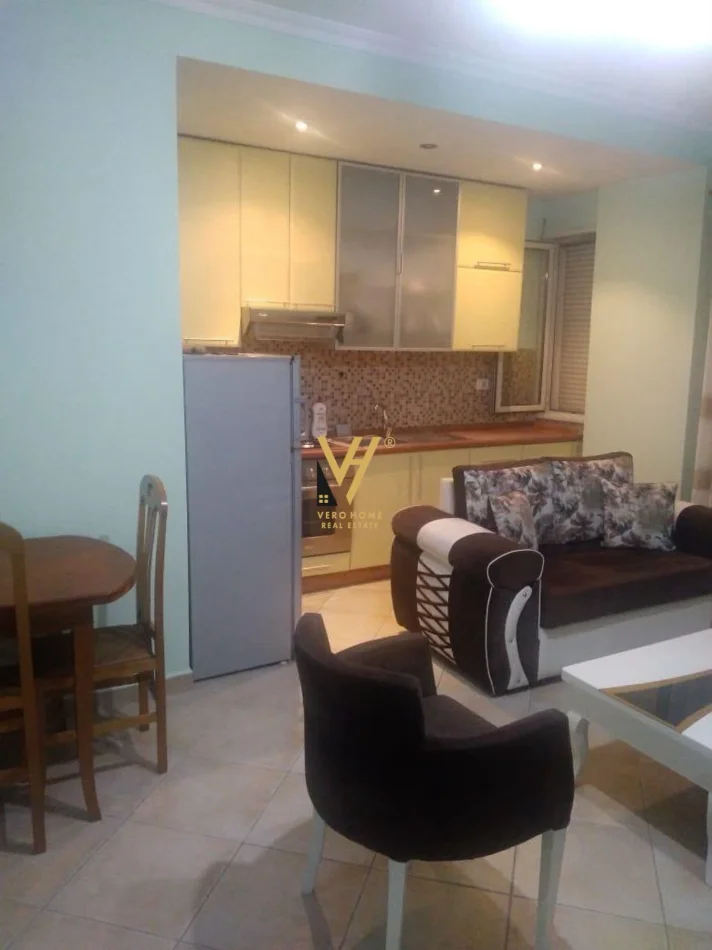 Tirane, jepet me qera apartament 1+1+Ballkon Kati 3, 74 m² 470 € (ISH PARKU)