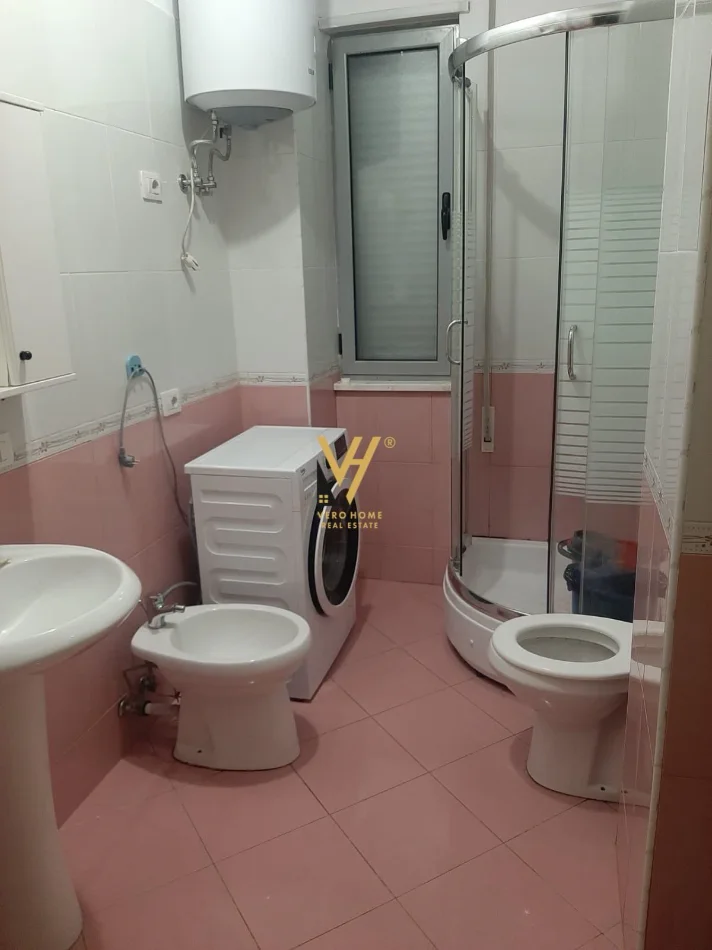 Tirane, jepet me qera apartament 1+1+Ballkon Kati 1, 65 m² 520 € (DON BOSKO)