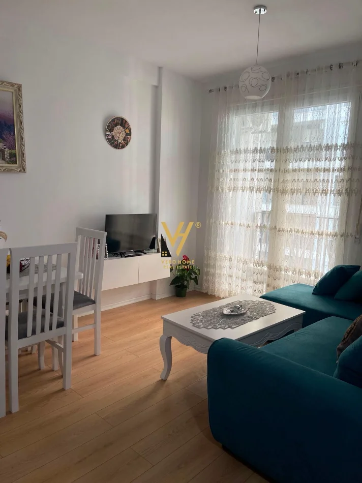 Tirane, jepet me qera apartament 1+1+Ballkon Kati 3, 65 m² 420 € (UNIVERS CITY)