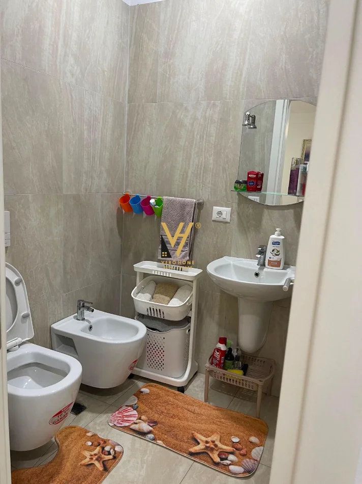 Tirane, jepet me qera apartament 1+1+Ballkon Kati 3, 65 m² 420 € (UNIVERS CITY)