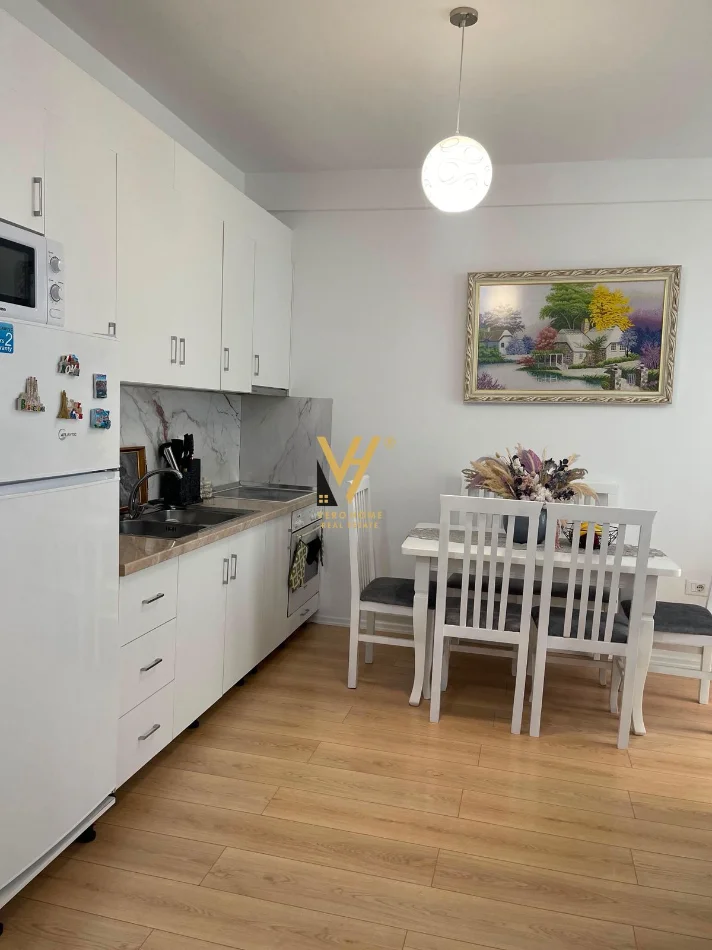 Tirane, jepet me qera apartament 1+1+Ballkon Kati 3, 65 m² 420 € (UNIVERS CITY)