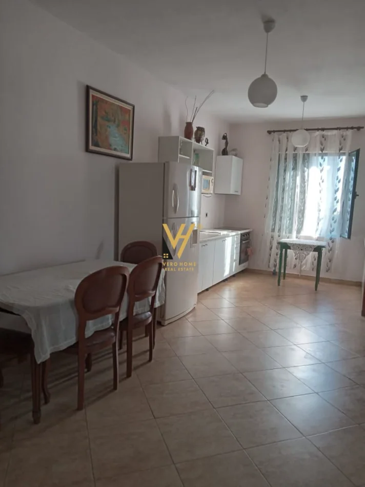 Tirane, jepet me qera apartament 3+1+Ballkon Kati 2, 120 m² 520 € (ALI DEMI)