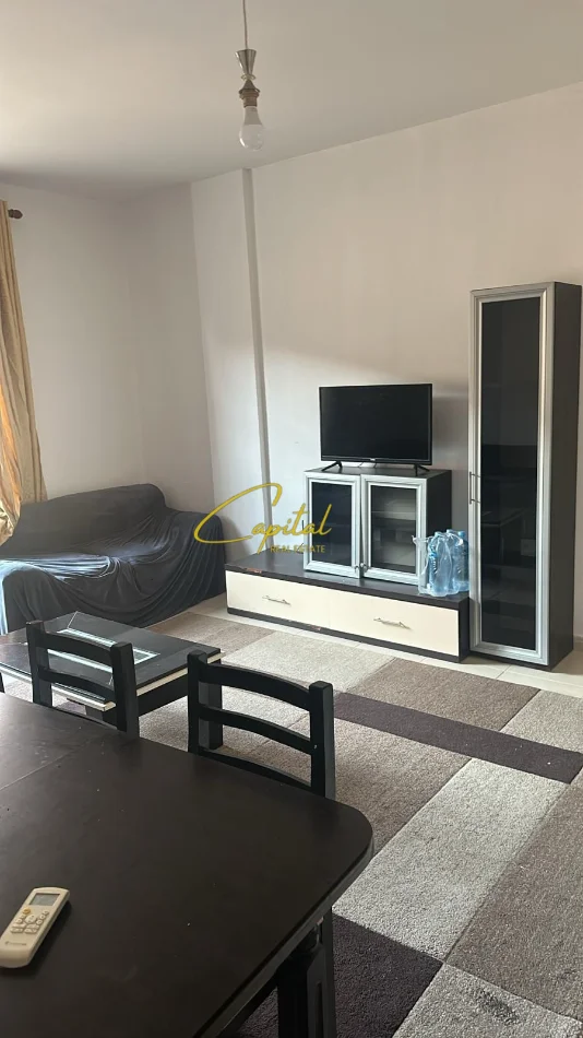 Tirane, jepet me qera apartament 1+1 Kati 1, 65 m² 500 € (VILA GOLD)