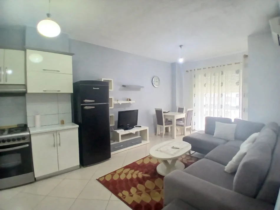 Tirane, jepet me qera apartament 1+1+Ballkon Kati 3, 65 m² 500 € (ISH PARKU)