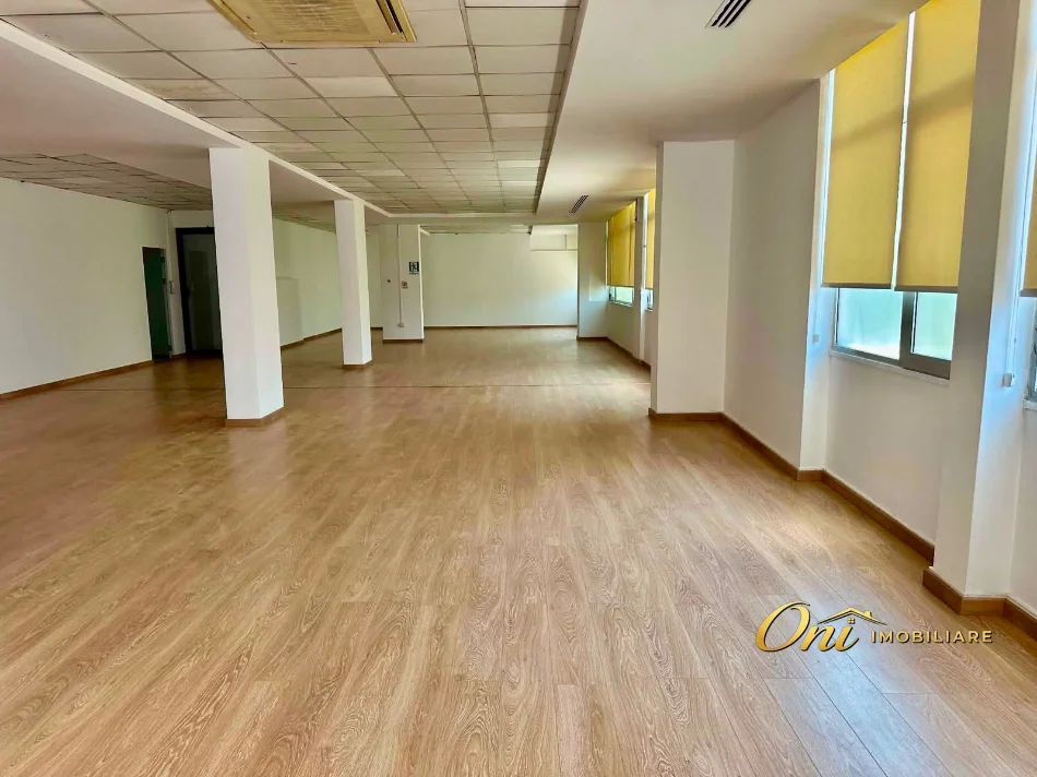 Tirane, jepet me qera zyre Kati 2, 317 m² 4.500 € (BLLOK)