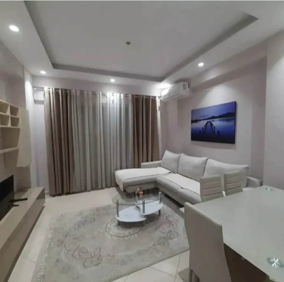 Tirane, jepet me qera apartament 2+1+Ballkon Kati 4, 90 m² 600 € (Kompleksi Golden Park perball Amerikan 3)