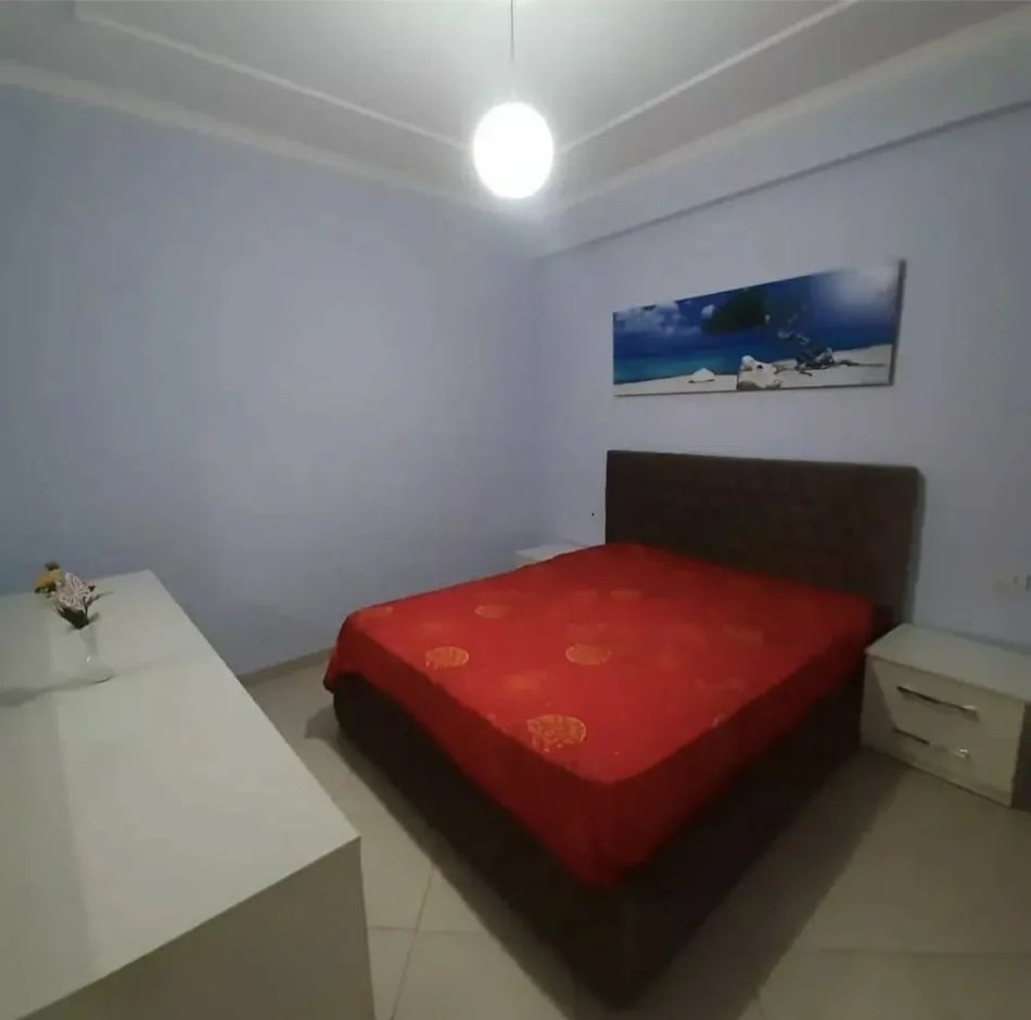 Tirane, jepet me qera apartament 2+1+Ballkon Kati 4, 90 m² 600 € (Kompleksi Golden Park perball Amerikan 3)
