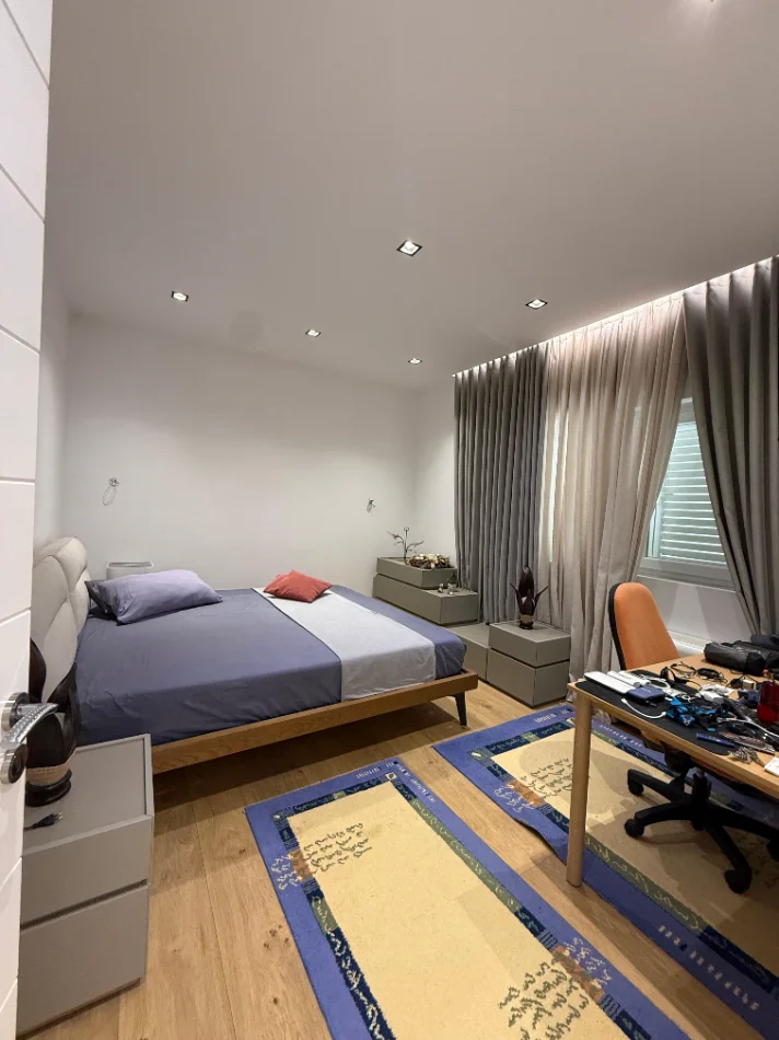 Tirane, jepet me qira Apartament Modern 2+1 , 950 €, 📍Qender, Tregu Cam