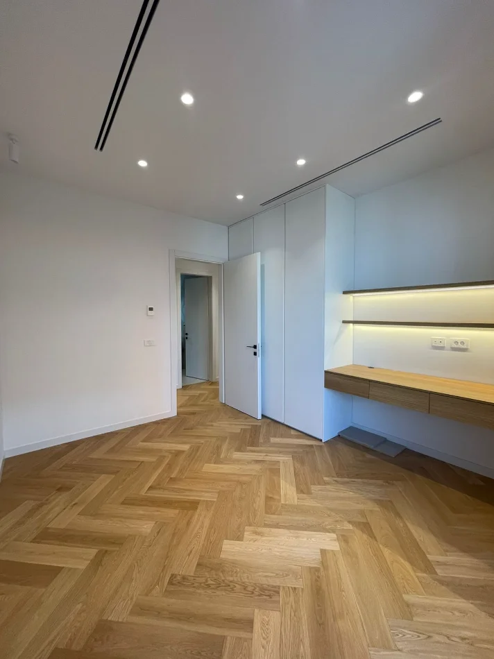 Tirane, jepet me qera apartament 2+1+Ballkon , 140 m² 1.500 € (Kompleksi Delijorgji)