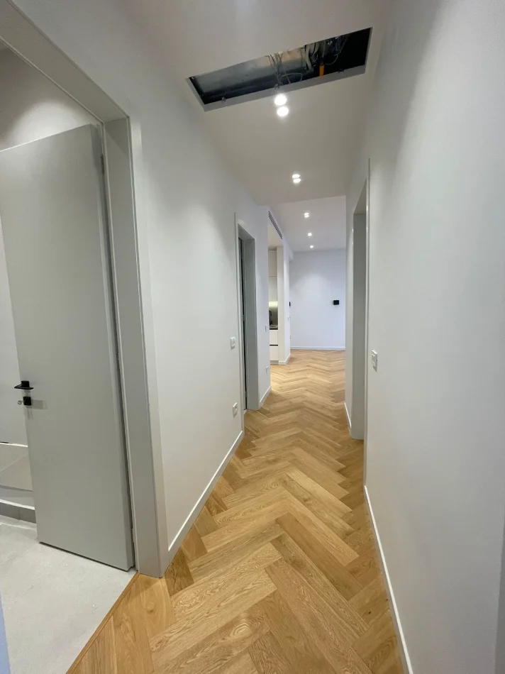 Tirane, jepet me qera apartament 2+1+Ballkon , 140 m² 1.500 € (Kompleksi Delijorgji)