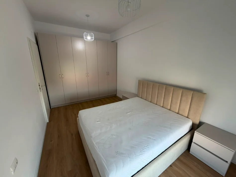 Tirane, jepet me qera apartament 1+1 Kati 2, (Ali Demi)