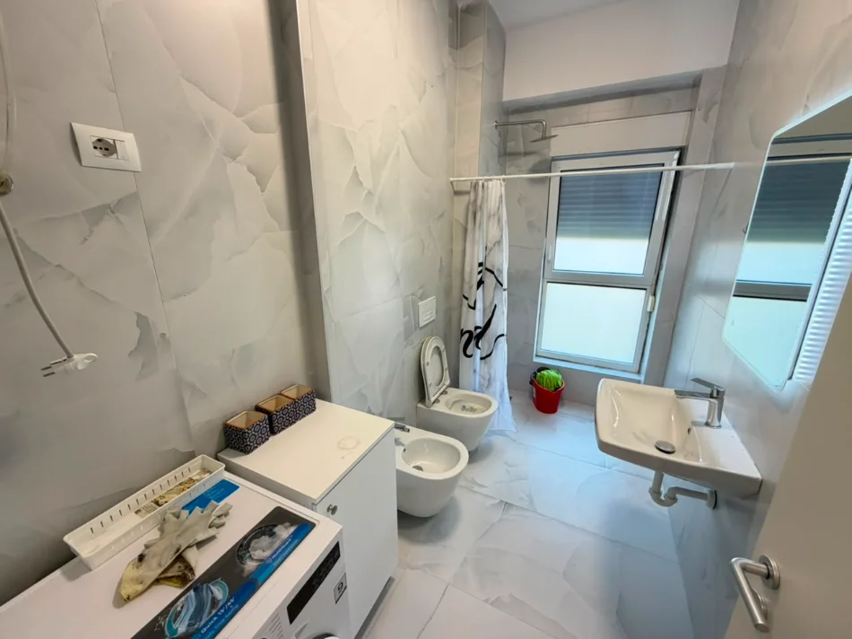 Tirane, jepet me qera apartament 1+1 Kati 2, (Ali Demi)