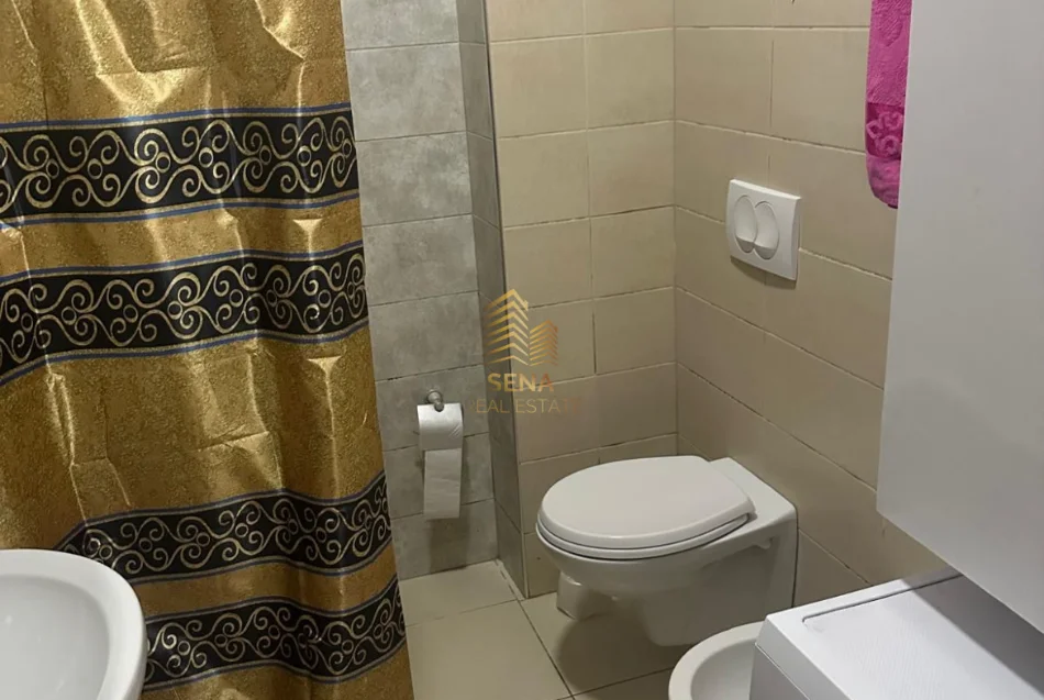 Tirane, jepet me qera apartament 1+1+Ballkon Kati 1, 65 m² 500 € (Rruga e Dibres)