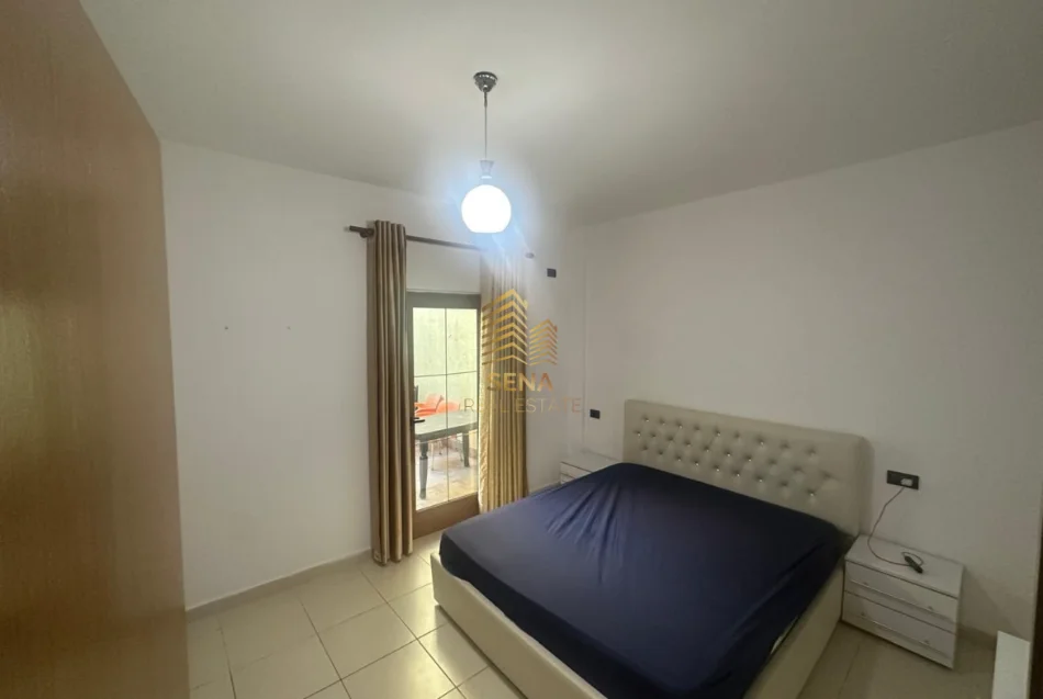 Tirane, jepet me qera apartament 1+1+Ballkon Kati 1, 65 m² 500 € (Rruga e Dibres)