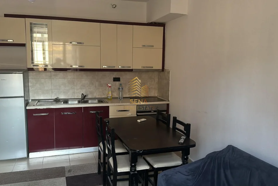 Tirane, jepet me qera apartament 1+1+Ballkon Kati 1, 65 m² 500 € (Rruga e Dibres)